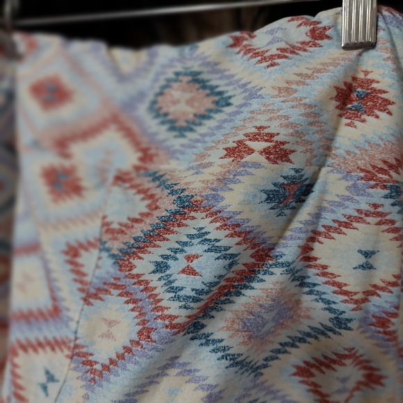 Lularoe ☆ TC2 Plus Size Buttery Soft Stretch Tribal Printed Pattern Legging - Picture 8 of 12